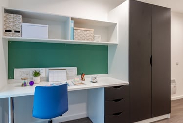 Penthouse En Suite - Image 3